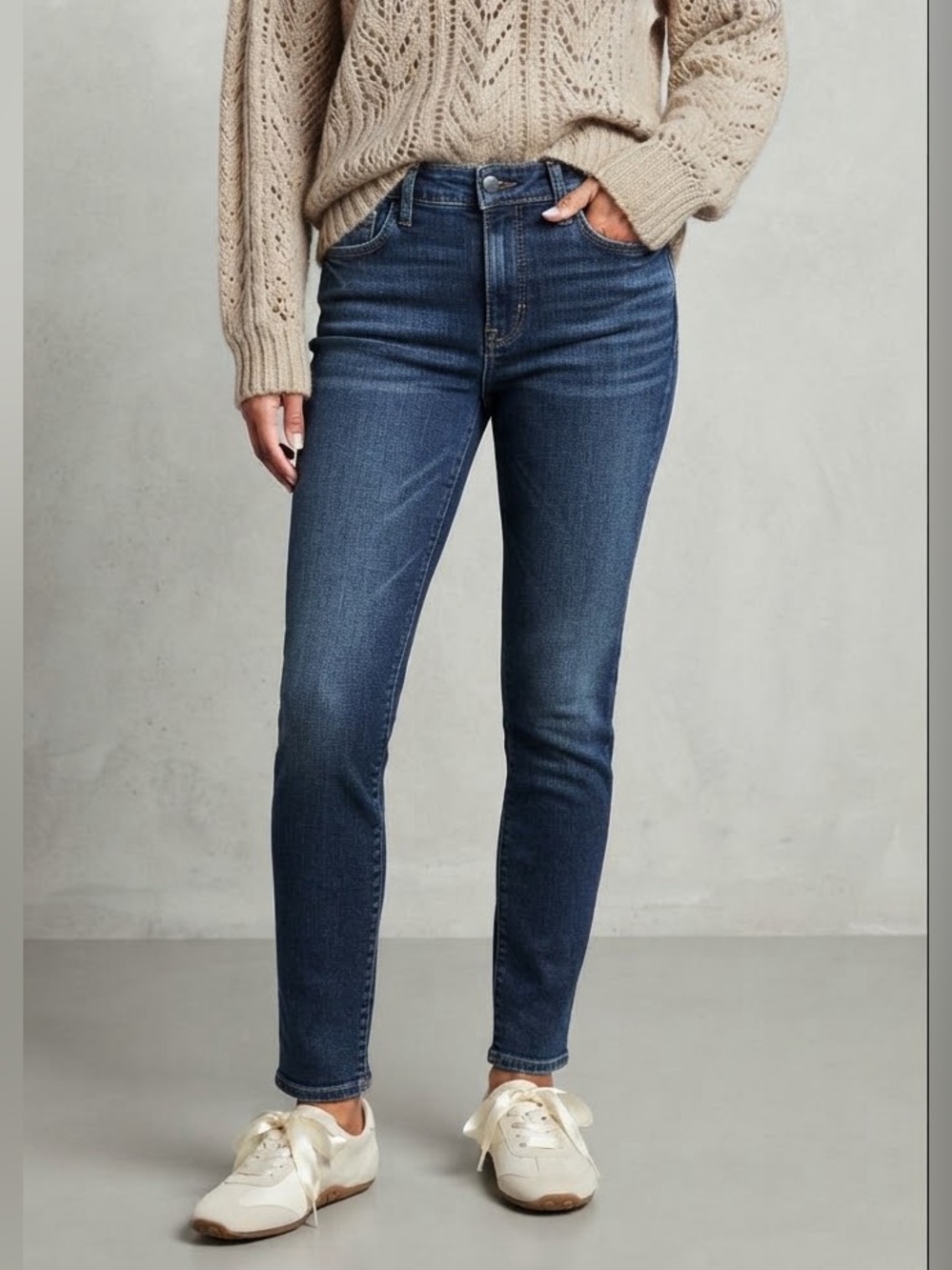 White House Black Market Women's Slim Straight Leg Jeans in Dark Blue Size 8
